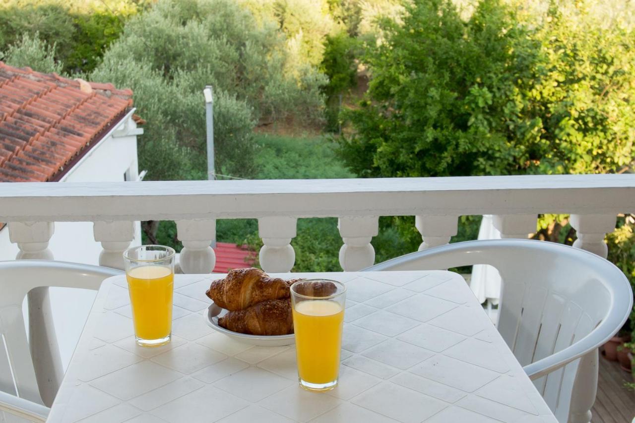 Aparthotel Leonidas *